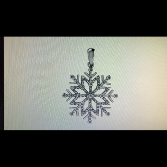 ONE-OF-A-KIND 14kt White Gold Snowflake Necklace - Picture 3 of 8